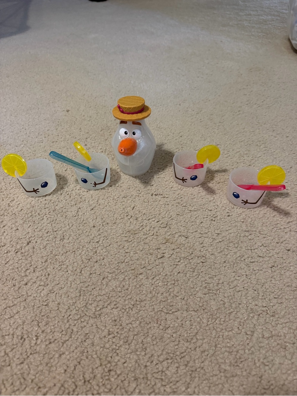 Disney Frozen Olaf Tea Set with 4 cups, 3 spoons and 4 lemon slices